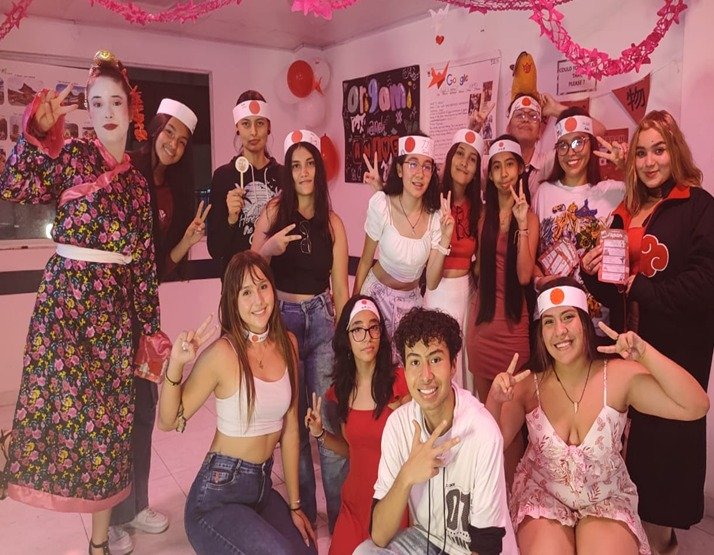 Jóvenes y Adultos (13+)